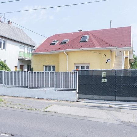 Hi-Bp Garden City Batsanyi Apartment 3 Rooms, Apartment Upstairs Near The City Train With Free Parking Будапешт Екстер'єр фото