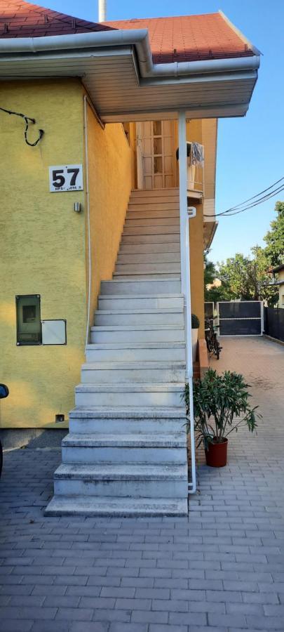 Hi-Bp Garden City Batsanyi Apartment 3 Rooms, Apartment Upstairs Near The City Train With Free Parking Будапешт Екстер'єр фото