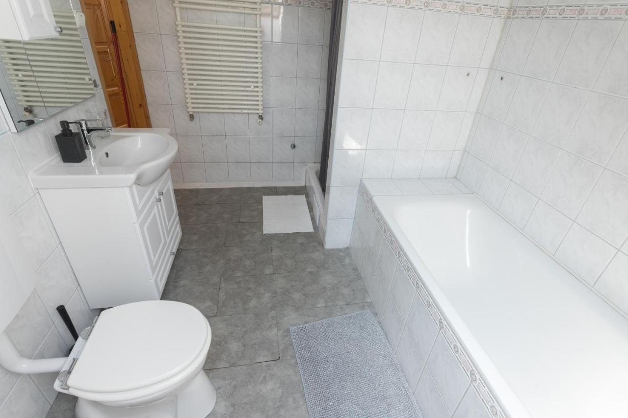 Hi-Bp Garden City Batsanyi Apartment 3 Rooms, Apartment Upstairs Near The City Train With Free Parking Будапешт Екстер'єр фото