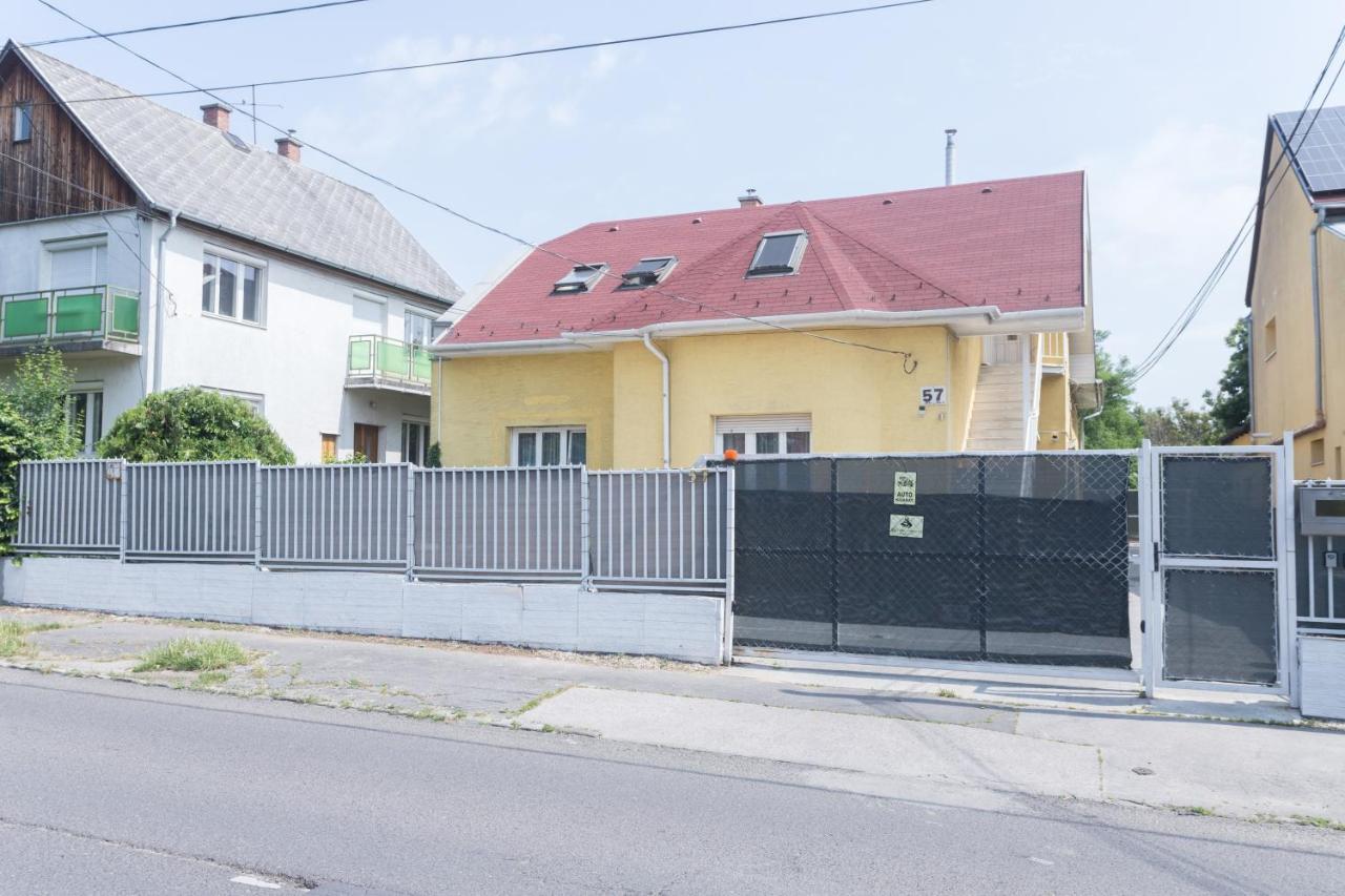 Hi-Bp Garden City Batsanyi Apartment 3 Rooms, Apartment Upstairs Near The City Train With Free Parking Будапешт Екстер'єр фото